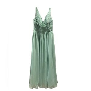 Green bridesmaid dress. OS. Maxi dress poly blend. New with tags.